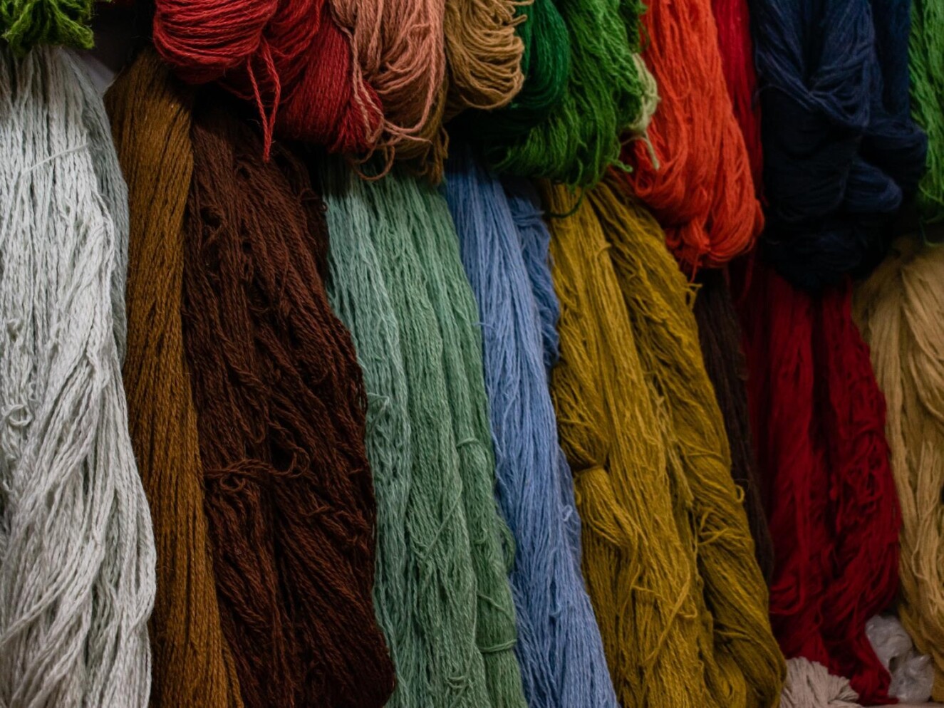 Kashan bazaar: Naturally dyed yarns for traditional textiles