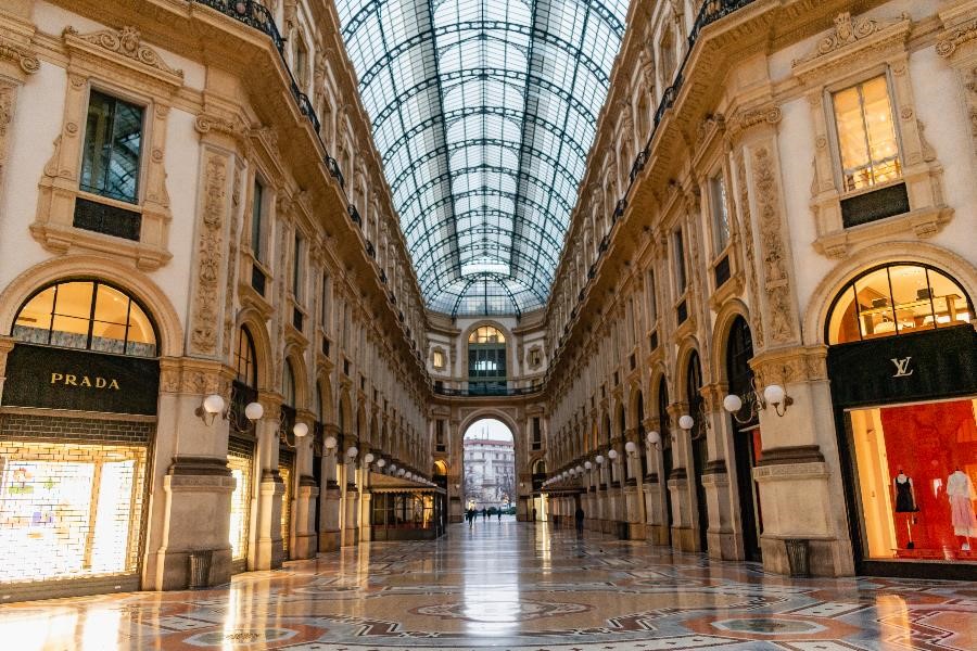 The luxurious and old Passage Duomo in Milan