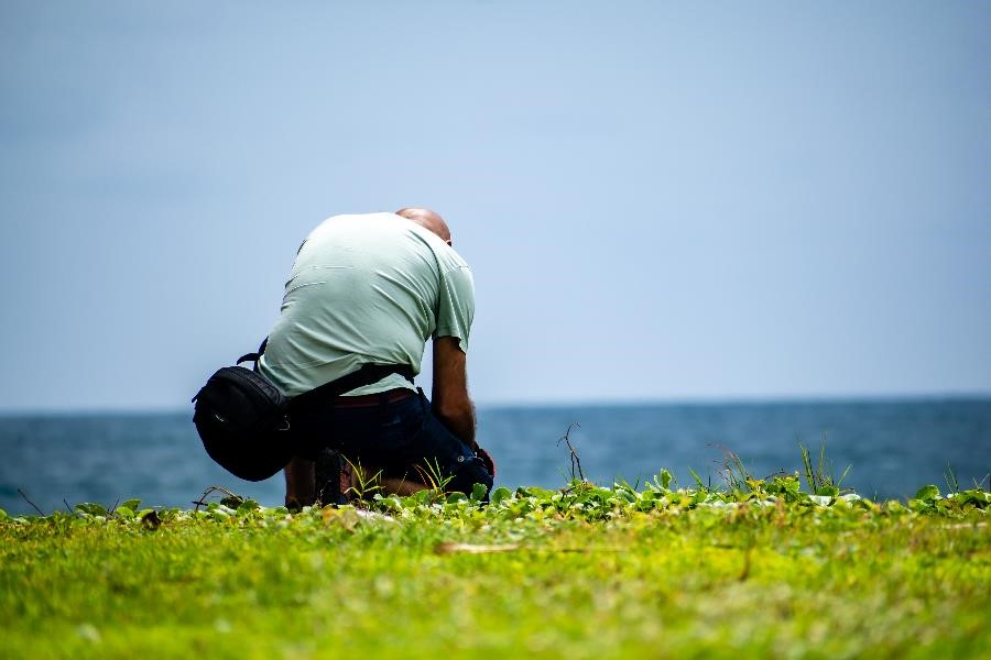 A man taking pictures of the ocean on the beaches of Phuket