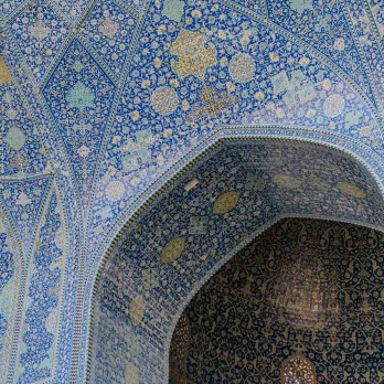 A close-up of Shah Mosque’s dome tilework in Naqsh-e Jahan Square, featuring detailed floral and arabesque patterns in gold, lapis, and turquoise. The intricate colors and craftsmanship highlight traditional Persian artistry